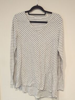 cut loose White & Light Gray Striped V-Neck Long Sleeve Tee